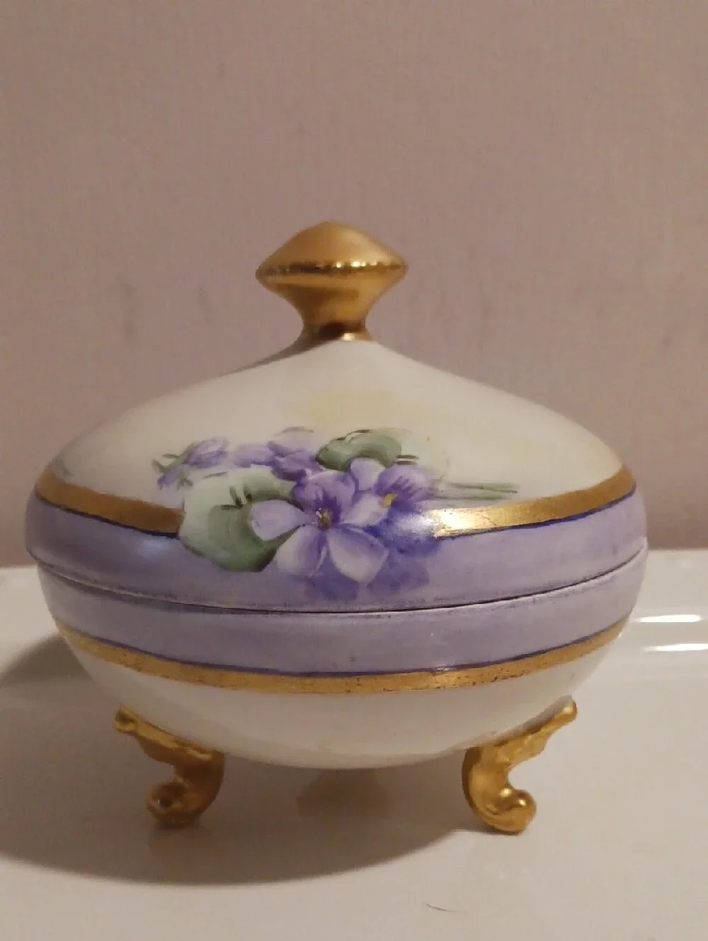 Limoges White Porcelain Violet Flower Design Trinket Box with Gold Trim &  Feet